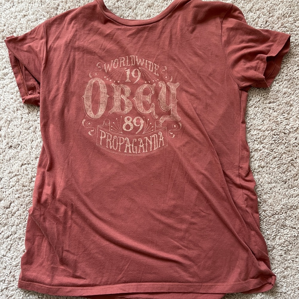 Obey tshirt